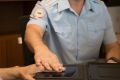 Песчанокопском районе 68-летнего местного жителя задержали за повреждение грузовика соседа из охотничьего ружья