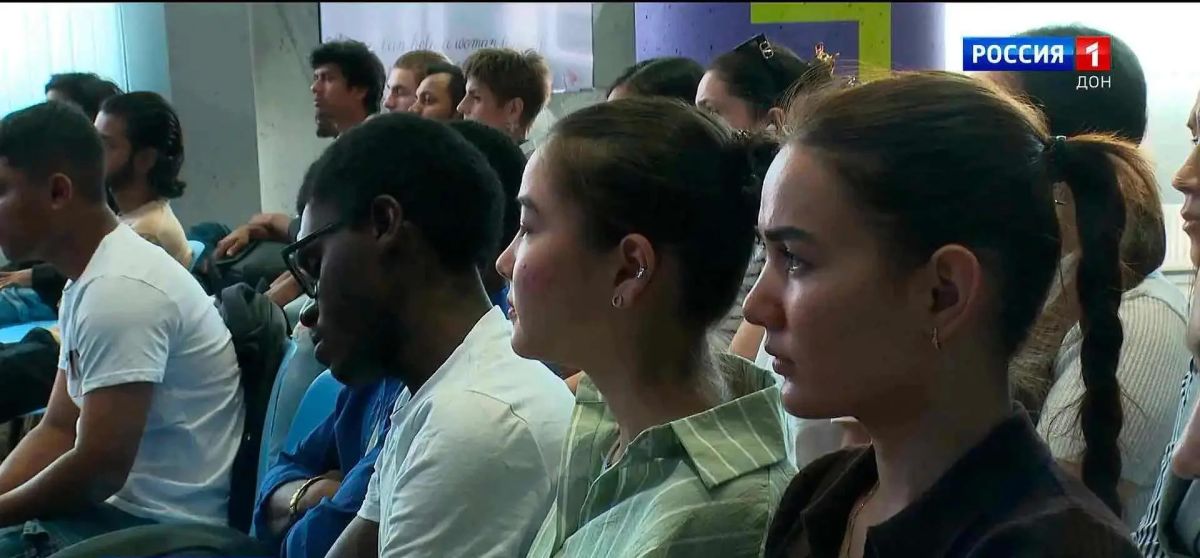 Иностранным студентам, проходящим обучение в Ростове, предложили окунуться в историю, культуру и даже этикет России, организовав фестиваль “Русское слово: сила и красота языка” Иностранным студентам, проходящим обучение в Ростове, предложили окунуться в историю, культуру и даже этикет России, организовав фестиваль “Русское слово: сила и красота языка”