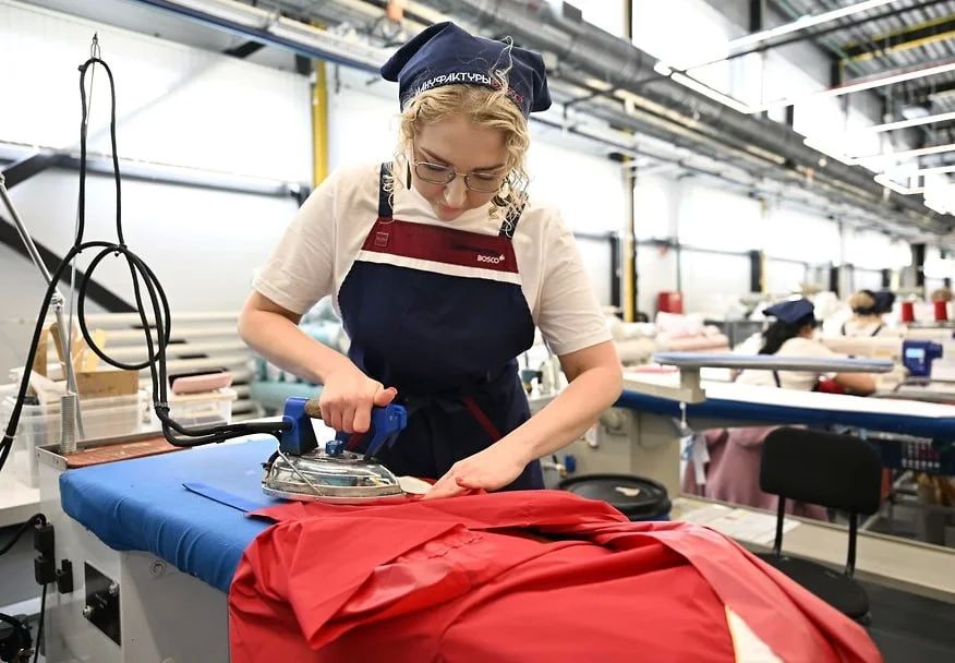 За январь—июль выпуск одежды в регионе упал на 53,2%