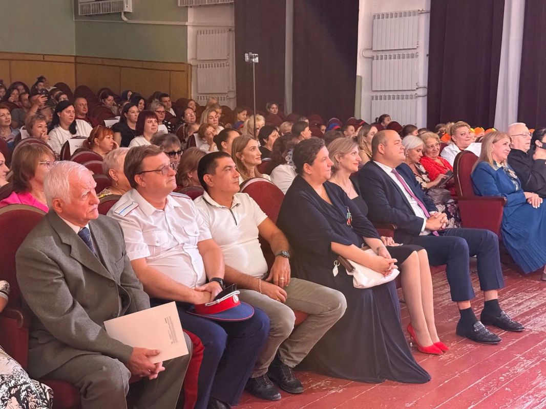 В Доме культуры микрорайона Октябрьского состоялось торжественное мероприятие, посвященное Дню дошкольного работника В Доме культуры микрорайона Октябрьского состоялось торжественное мероприятие, посвященное Дню дошкольного работника