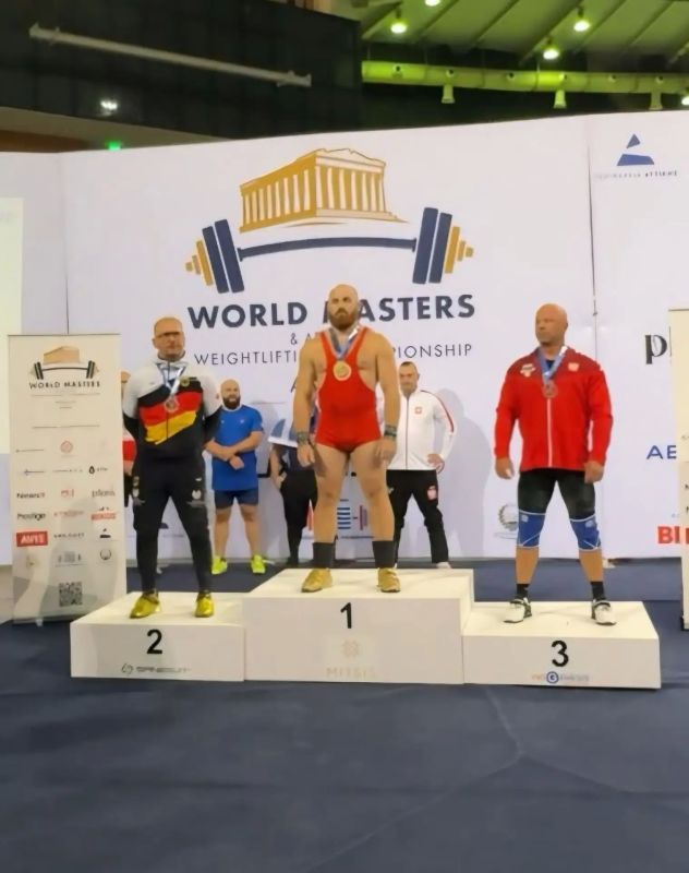 На чемпионате мира по тяжёлой атлетике среди старших возрастных групп Masters, который проходит с 17 по 26 сентября в Афинах, новочеркасец Владимир Суржиков стал чемпионом мира