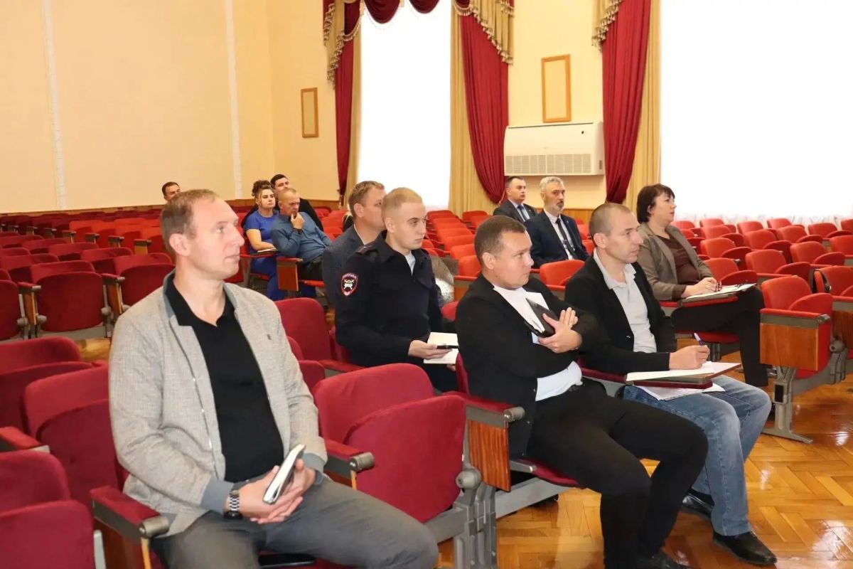 В Шахтах прошло заседание комиссии по обеспечению безопасности дорожного движения В Шахтах прошло заседание комиссии по обеспечению безопасности дорожного движения