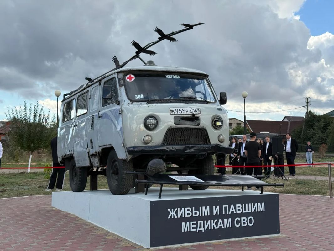 Сегодня в парке Дружбы народов открыли мемориал «Живым и павшим медикам СВО» Сегодня в парке Дружбы народов открыли мемориал «Живым и павшим медикам СВО»