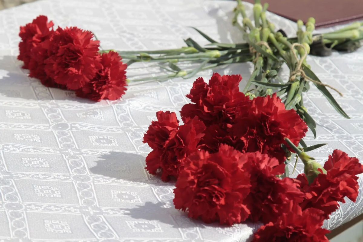 В Шахтах открыли мемориальную доску огнеборцу Вячеславу Легкову В Шахтах открыли мемориальную доску огнеборцу Вячеславу Легкову