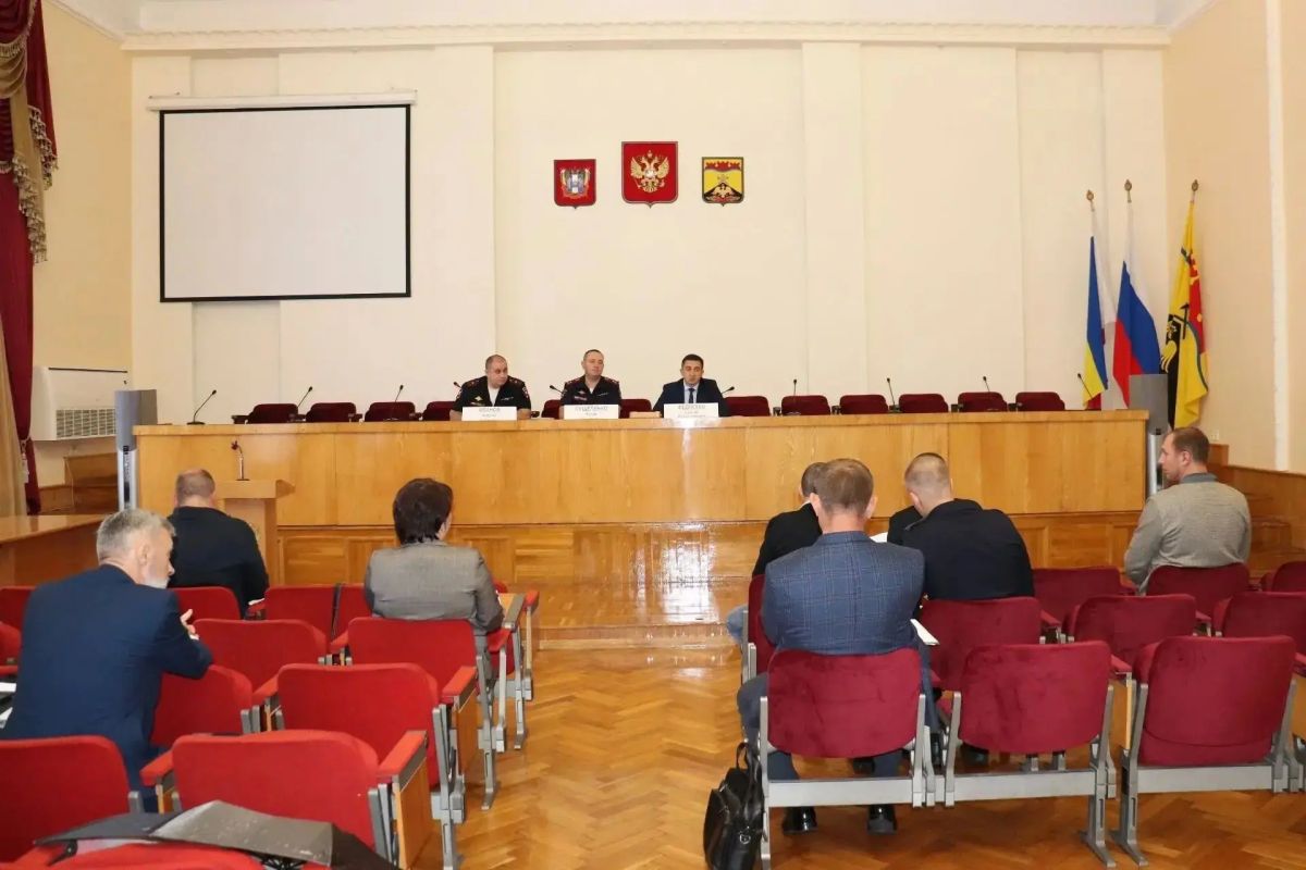 В Шахтах прошло заседание комиссии по обеспечению безопасности дорожного движения В Шахтах прошло заседание комиссии по обеспечению безопасности дорожного движения
