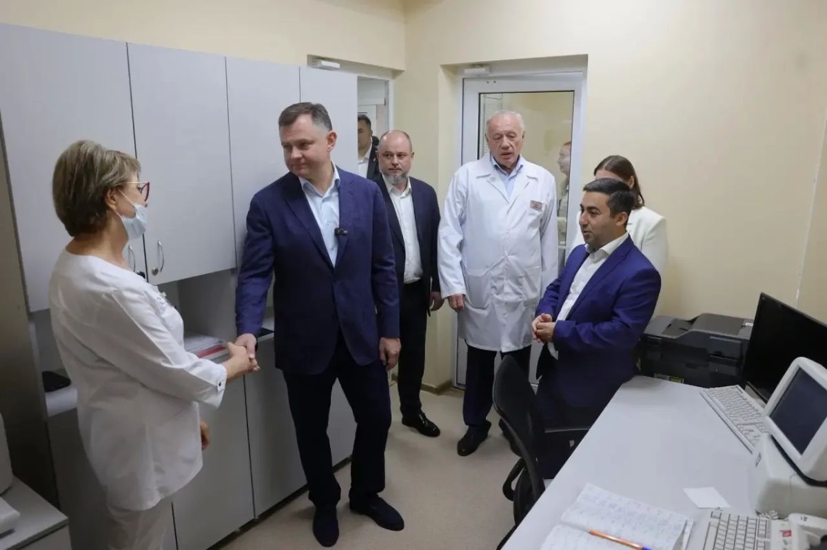 Юрий Слюсарь: Сегодня работал в Волгодонске. Осмотрел несколько объектов, по которым ранее были вопросы и давались поручения Юрий Слюсарь: Сегодня работал в Волгодонске. Осмотрел несколько объектов, по которым ранее были вопросы и давались поручения