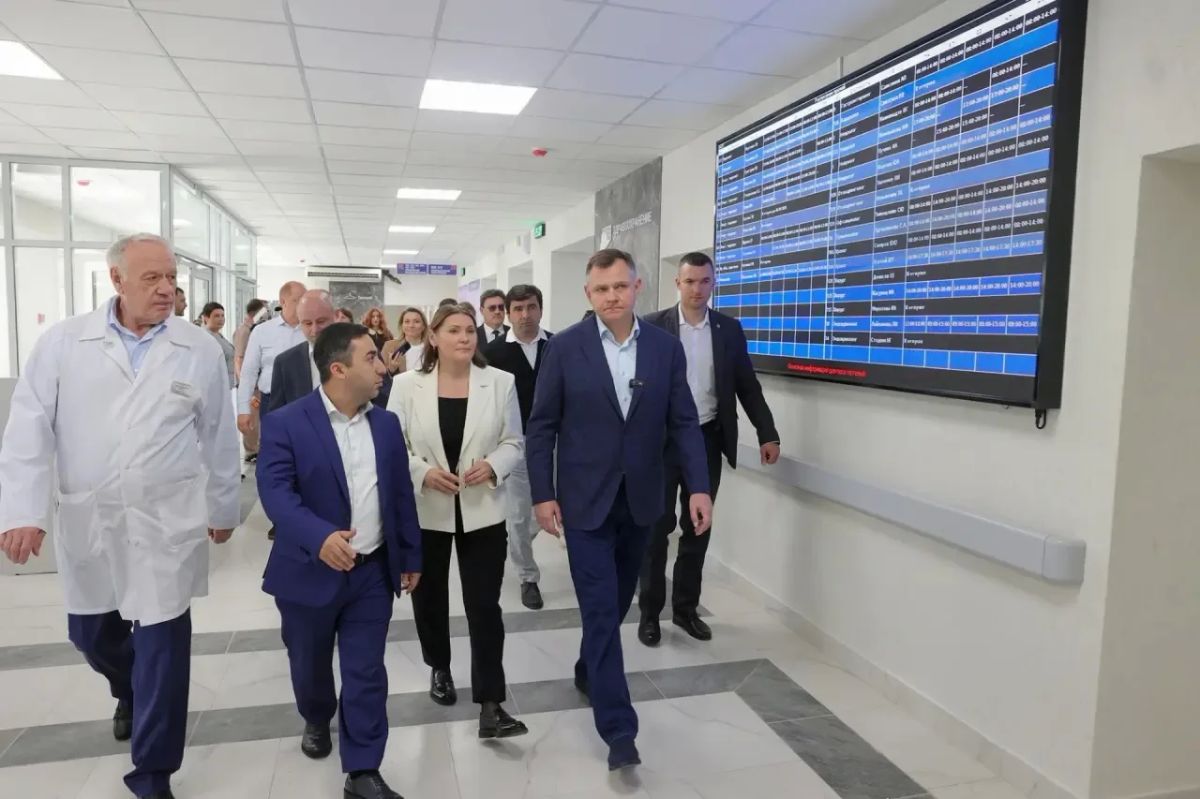 Юрий Слюсарь: Сегодня работал в Волгодонске. Осмотрел несколько объектов, по которым ранее были вопросы и давались поручения Юрий Слюсарь: Сегодня работал в Волгодонске. Осмотрел несколько объектов, по которым ранее были вопросы и давались поручения