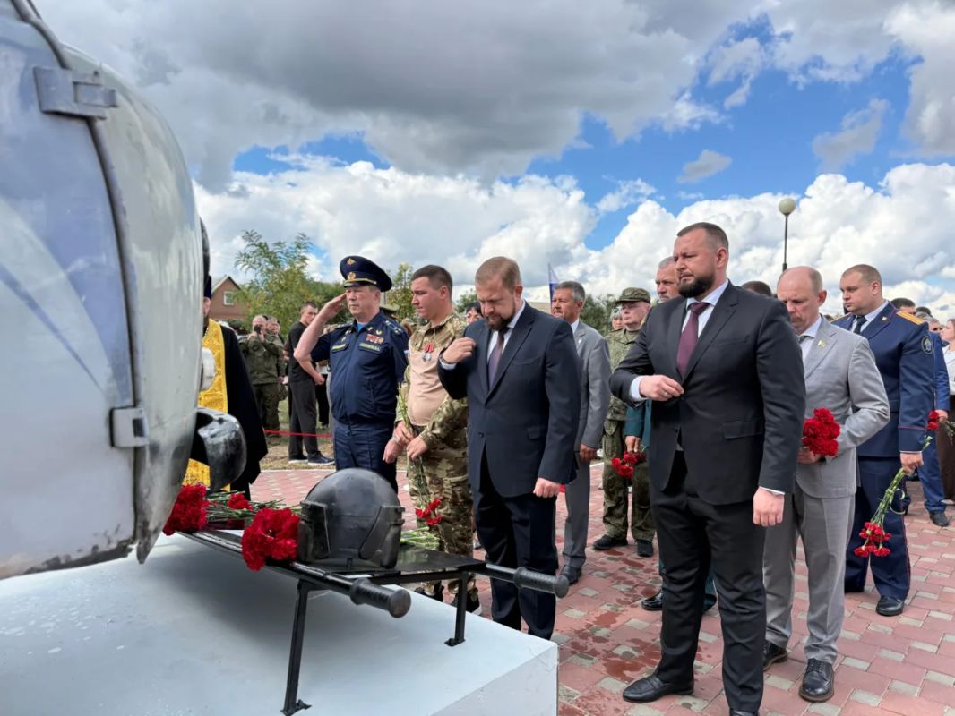 Сегодня в парке Дружбы народов открыли мемориал «Живым и павшим медикам СВО» Сегодня в парке Дружбы народов открыли мемориал «Живым и павшим медикам СВО»