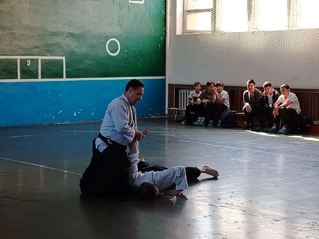 В Шахтах прошёл мастер-класс по ушу и айкидо для подростков В Шахтах прошёл мастер-класс по ушу и айкидо для подростков