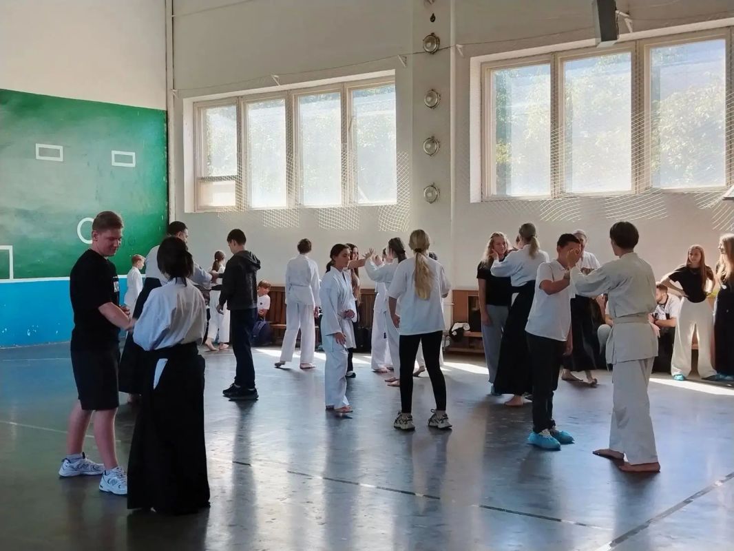 В Шахтах прошёл мастер-класс по ушу и айкидо для подростков В Шахтах прошёл мастер-класс по ушу и айкидо для подростков