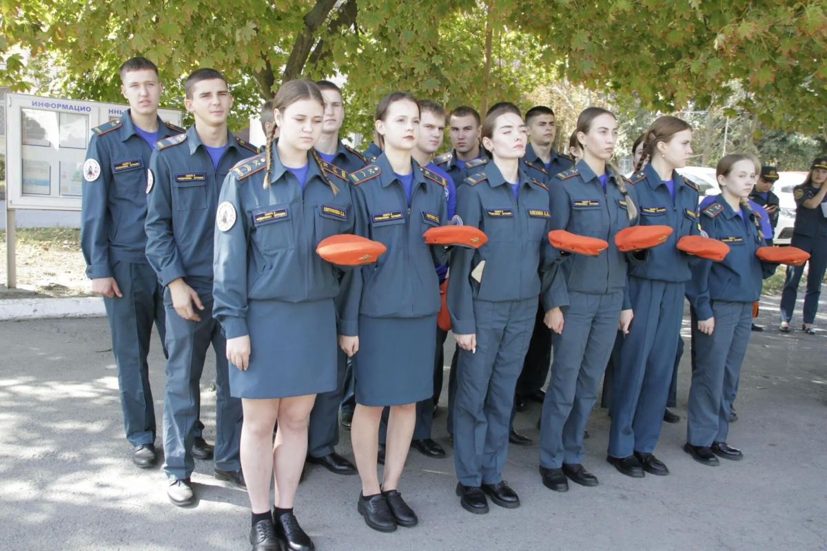 В Шахтах открыли мемориальную доску огнеборцу Вячеславу Легкову В Шахтах открыли мемориальную доску огнеборцу Вячеславу Легкову