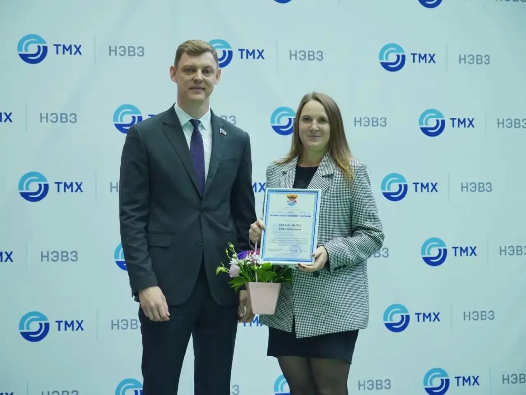 На Новочеркасском электровозостроительном заводе (НЭВЗ) состоялись масштабные праздничные мероприятия, посвящённые профессиональному празднику — Дню машиностроителя На Новочеркасском электровозостроительном заводе (НЭВЗ) состоялись масштабные праздничные мероприятия, посвящённые профессиональному празднику — Дню машиностроителя