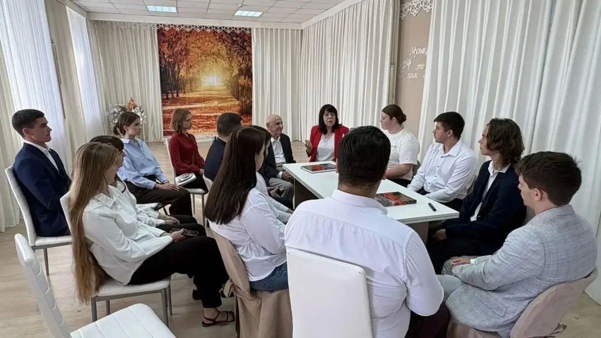 В Батайске стартовал проект «Союз молодости и мудрости» В Батайске стартовал проект «Союз молодости и мудрости»
