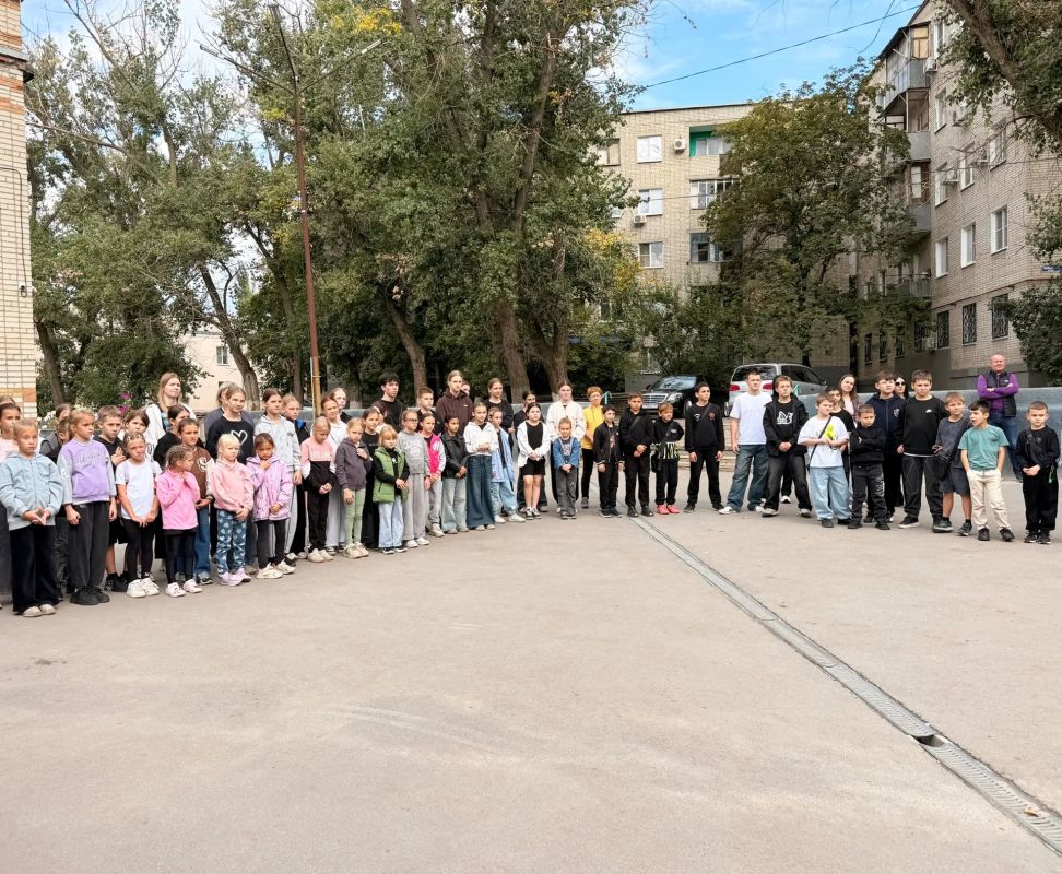 В Новочеркасске открыли мемориальную доску Григорию Григорьевичу Толстопятенко В Новочеркасске открыли мемориальную доску Григорию Григорьевичу Толстопятенко