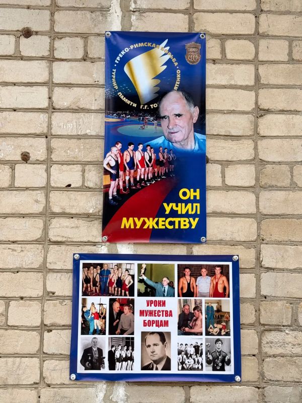 В Новочеркасске открыли мемориальную доску Григорию Григорьевичу Толстопятенко В Новочеркасске открыли мемориальную доску Григорию Григорьевичу Толстопятенко