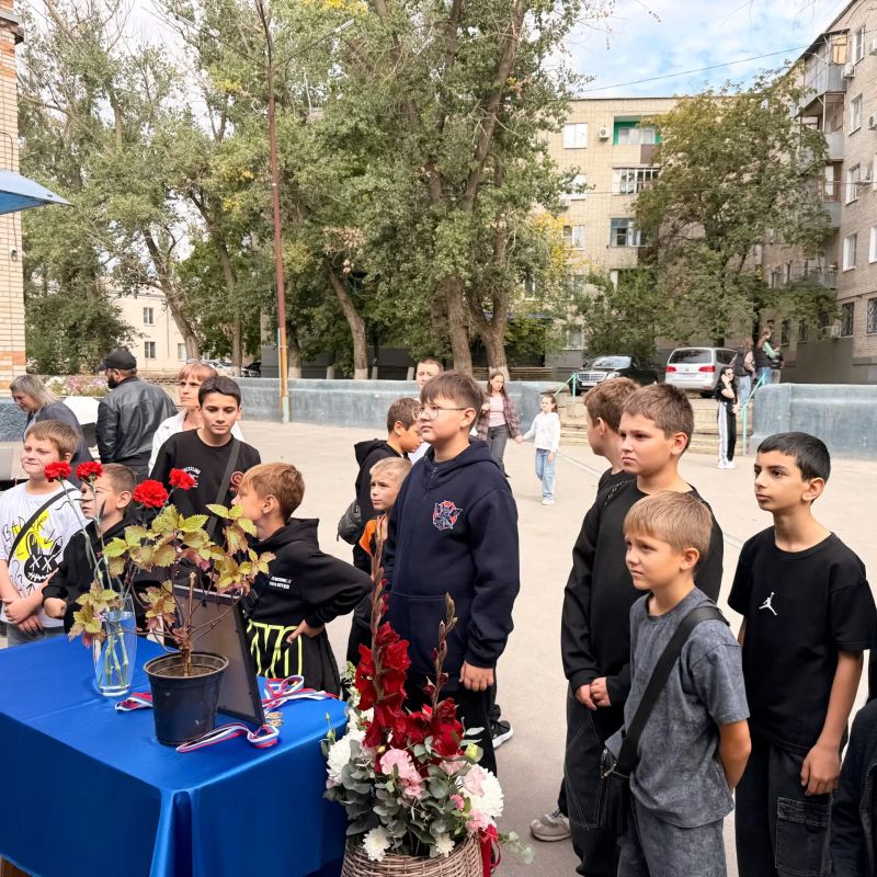 В Новочеркасске открыли мемориальную доску Григорию Григорьевичу Толстопятенко В Новочеркасске открыли мемориальную доску Григорию Григорьевичу Толстопятенко
