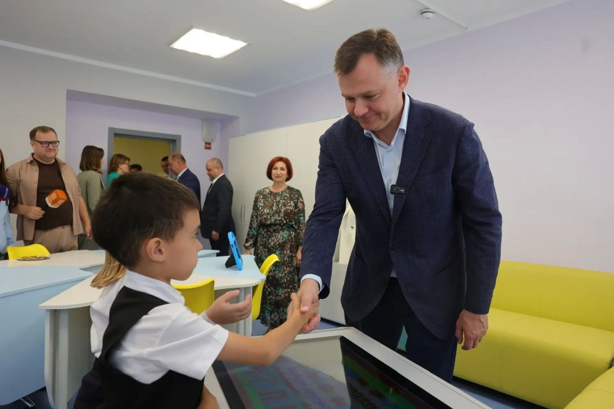 Юрий Слюсарь: В поездке по Волгодонску встретился с игроками местного футбольного клуба и посетил школу-интернат «Восхождение», которую недавно капитально отремонтировали Юрий Слюсарь: В поездке по Волгодонску встретился с игроками местного футбольного клуба и посетил школу-интернат «Восхождение», которую недавно капитально отремонтировали