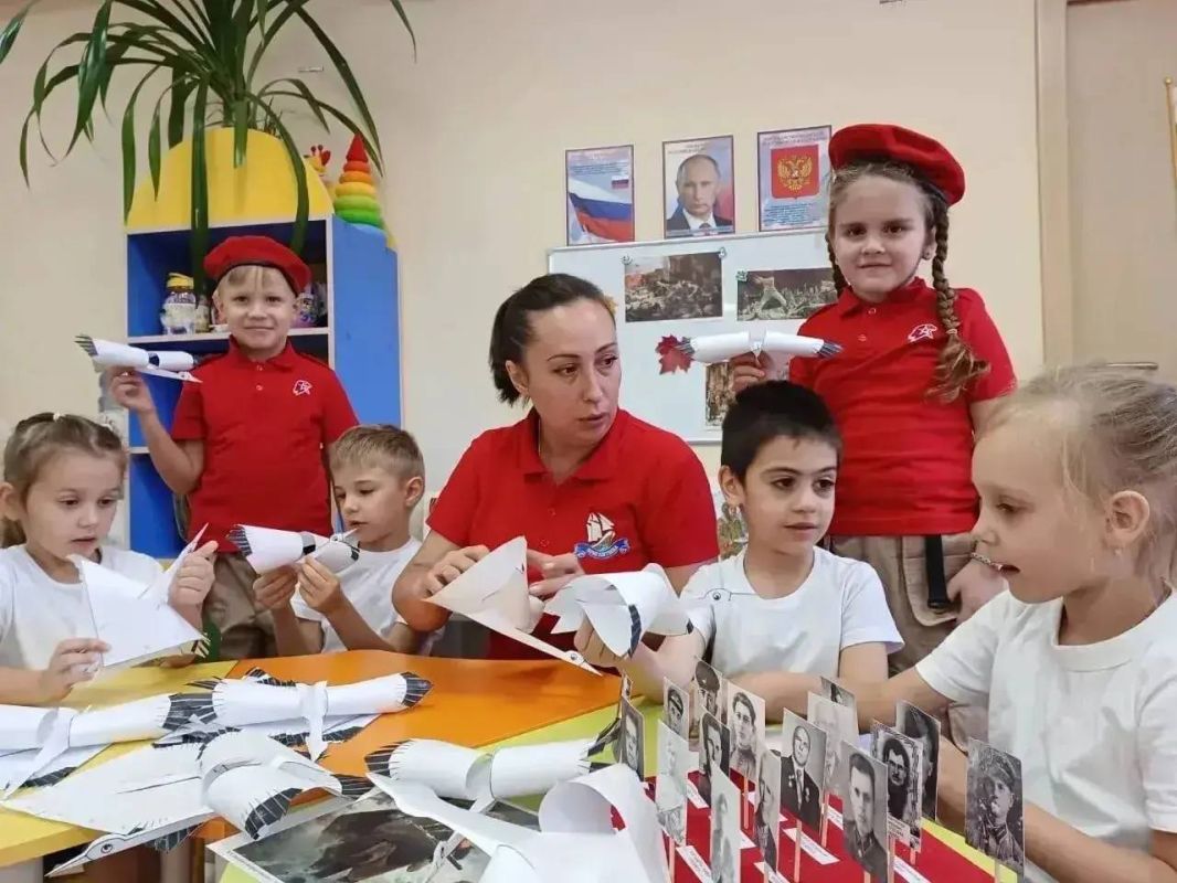 А вы знали, что сегодня отмечается День воспитателя? А вы знали, что сегодня отмечается День воспитателя?