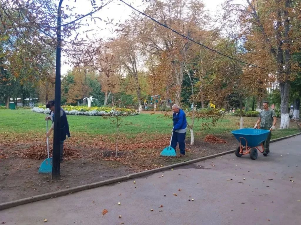 В учреждениях культуры прошёл общегородской субботник в рамках месячника чистоты. В учреждениях культуры прошёл общегородской субботник в рамках месячника чистоты.