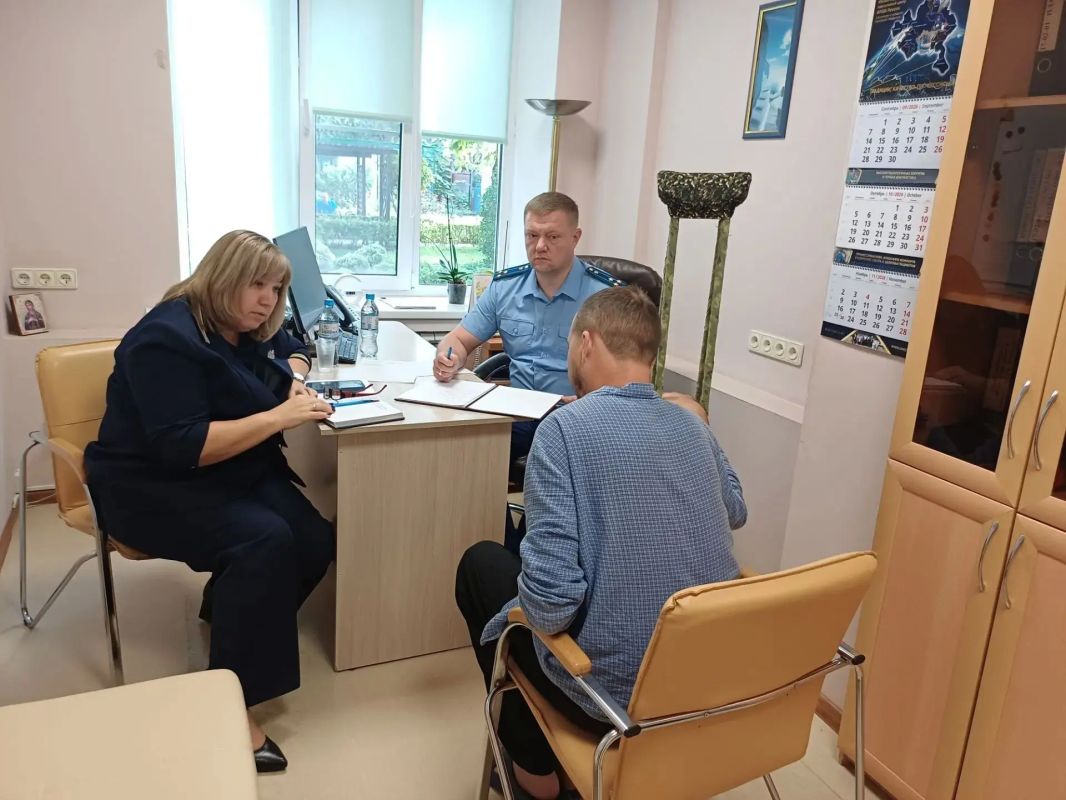 В Ростовской клинической больнице ФГБУЗ «Южный окружной медицинский центр Федерального медико-биологического агентства» проведен очередной совместный прием граждан Заместитель Южного транспортного прокурора Валерий Козлов и... В Ростовской клинической больнице ФГБУЗ «Южный окружной медицинский центр Федерального медико-биологического агентства» проведен очередной совместный прием граждан Заместитель Южного транспортного прокурора Валерий Козлов и...