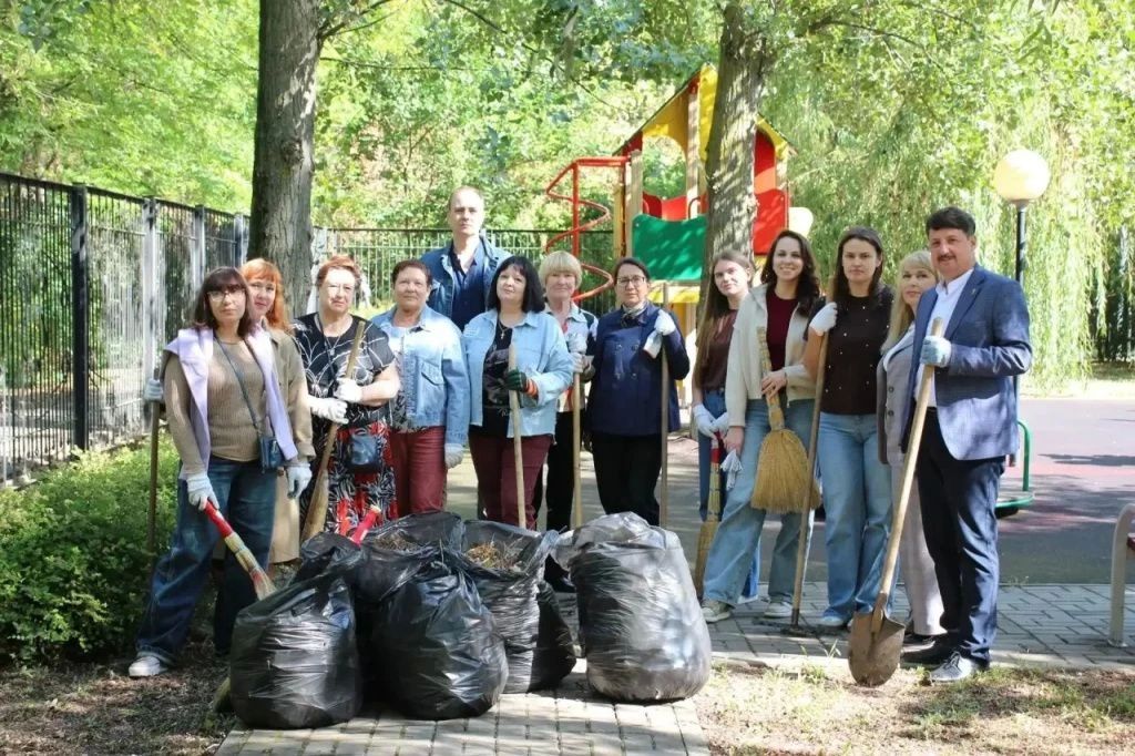 В учреждениях культуры прошёл общегородской субботник в рамках месячника чистоты. В учреждениях культуры прошёл общегородской субботник в рамках месячника чистоты.