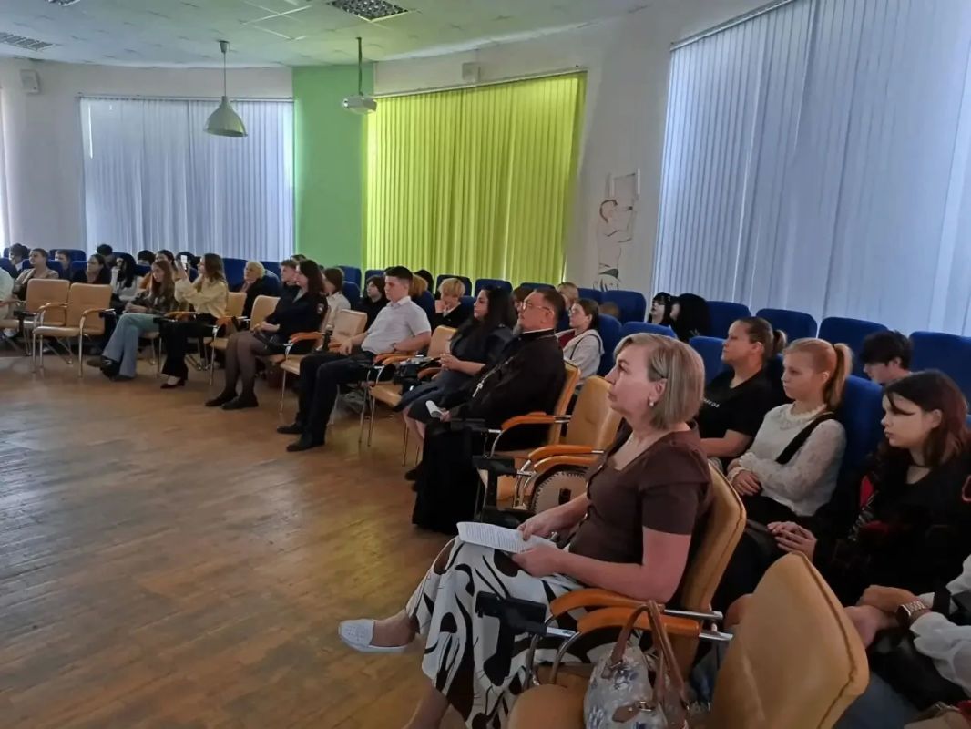 Таганрогские полицейские защищают молодежь от интернет-угроз в рамках проекта «ДонМолодой.Прорыв» Таганрогские полицейские защищают молодежь от интернет-угроз в рамках проекта «ДонМолодой.Прорыв»