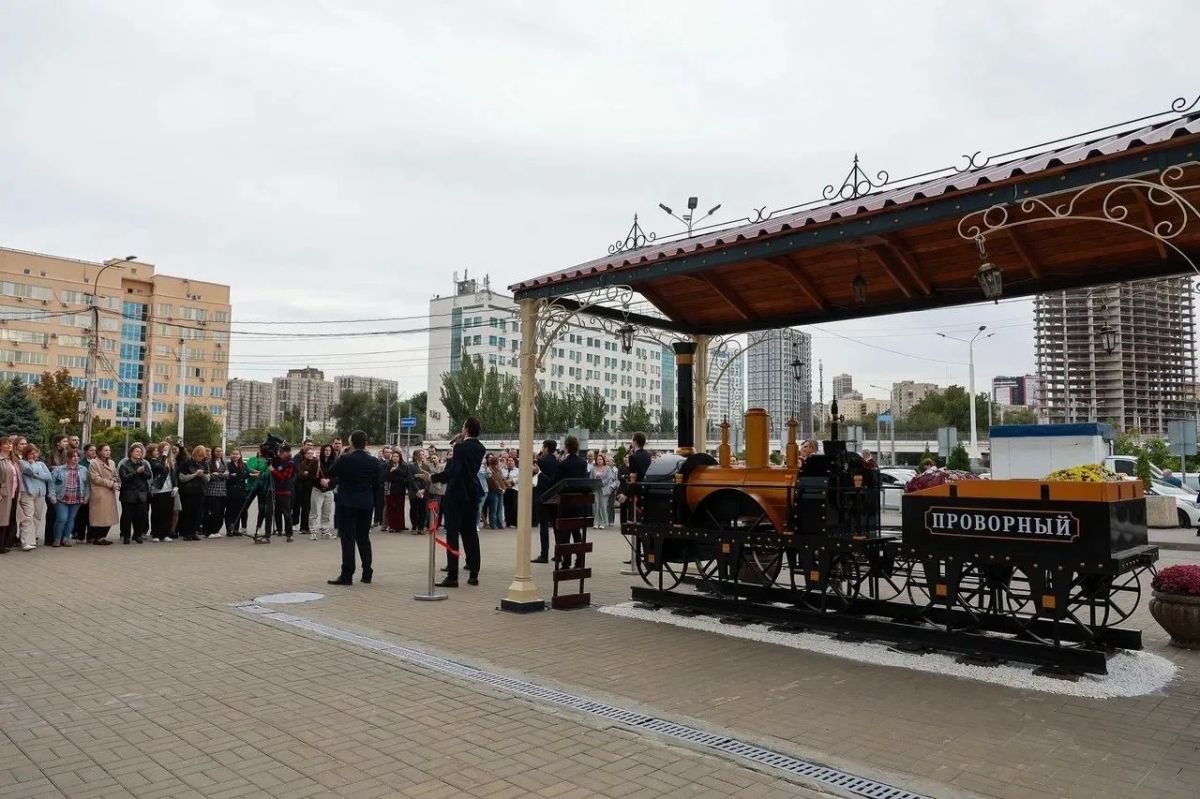Пассажиров вокзала Ростов-Главный теперь встречает малютка-паровоз «Проворный» Пассажиров вокзала Ростов-Главный теперь встречает малютка-паровоз «Проворный»
