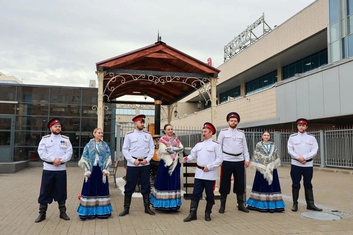 Пассажиров вокзала Ростов-Главный теперь встречает малютка-паровоз «Проворный»