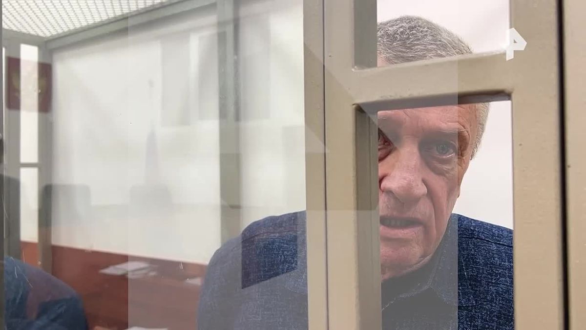 Атамана из Ростовской области Алексея Резникова и его сына Романа обвиняют в незаконном завладении 75 га земли в Аксайском районе. Стоимость участка оценивается примерно в 855 млн рублей
