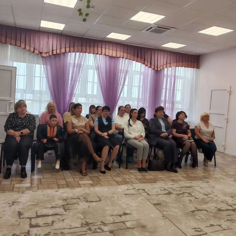 На базе детского сада № 2 прошло первое в новом учебном году заседание методического объединения воспитателей групп компенсирующей направленности дошкольных образовательных учреждений Новочеркасска На базе детского сада № 2 прошло первое в новом учебном году заседание методического объединения воспитателей групп компенсирующей направленности дошкольных образовательных учреждений Новочеркасска