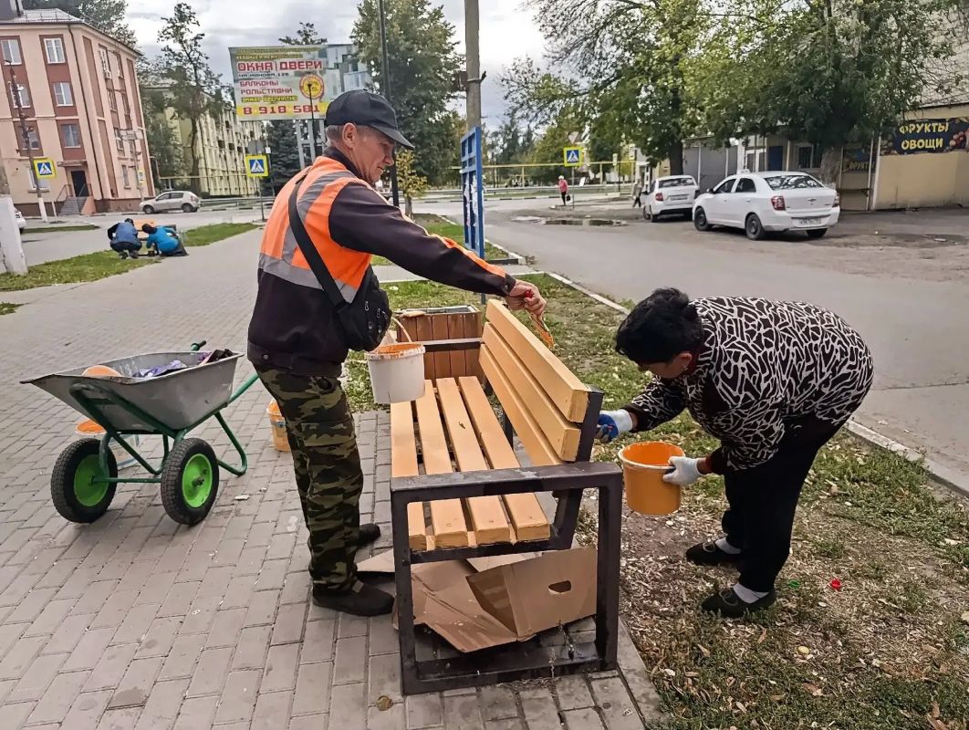 Новый пешеходный переход и обновлённые лавочки: как в Шахтах отвечают на запросы жителей Новый пешеходный переход и обновлённые лавочки: как в Шахтах отвечают на запросы жителей