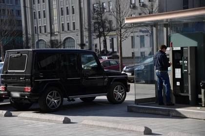 Дончанин под видом помощи украл у отца погибшего бойца пять миллионов