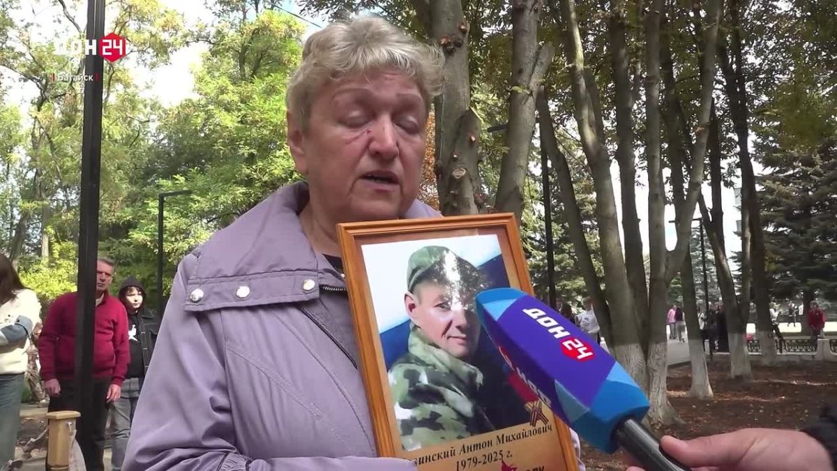 Памятник погибшим участникам спецоперации установили в Батайске
