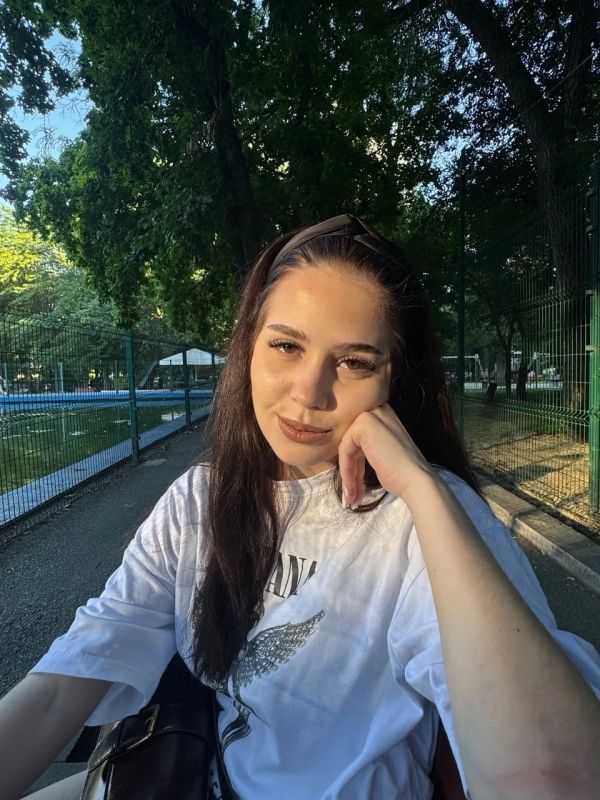 Глухой мастер маникюра из Ростова стала звездой интернета Глухой мастер маникюра из Ростова стала звездой интернета