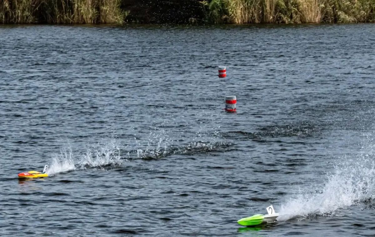 В городе Шахты на акватории водохранилища поселка 20 лет РККА состоялись Чемпионат и Первенство Ростовской области по судомодельному спорту в классах скоростных моделей В городе Шахты на акватории водохранилища поселка 20 лет РККА состоялись Чемпионат и Первенство Ростовской области по судомодельному спорту в классах скоростных моделей