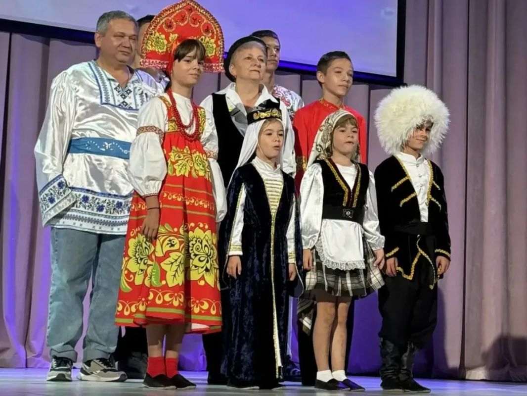 «Областная семейная ассамблея»: в Батайске выбрали лучшую замещающую семью «Областная семейная ассамблея»: в Батайске выбрали лучшую замещающую семью