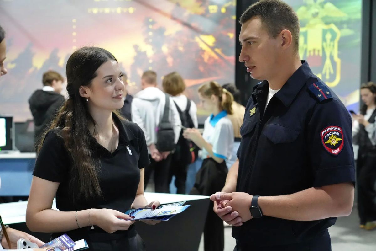 Полиция Ростовской области на фестивале профессий: школьники познакомились с работой правоохранителей Полиция Ростовской области на фестивале профессий: школьники познакомились с работой правоохранителей