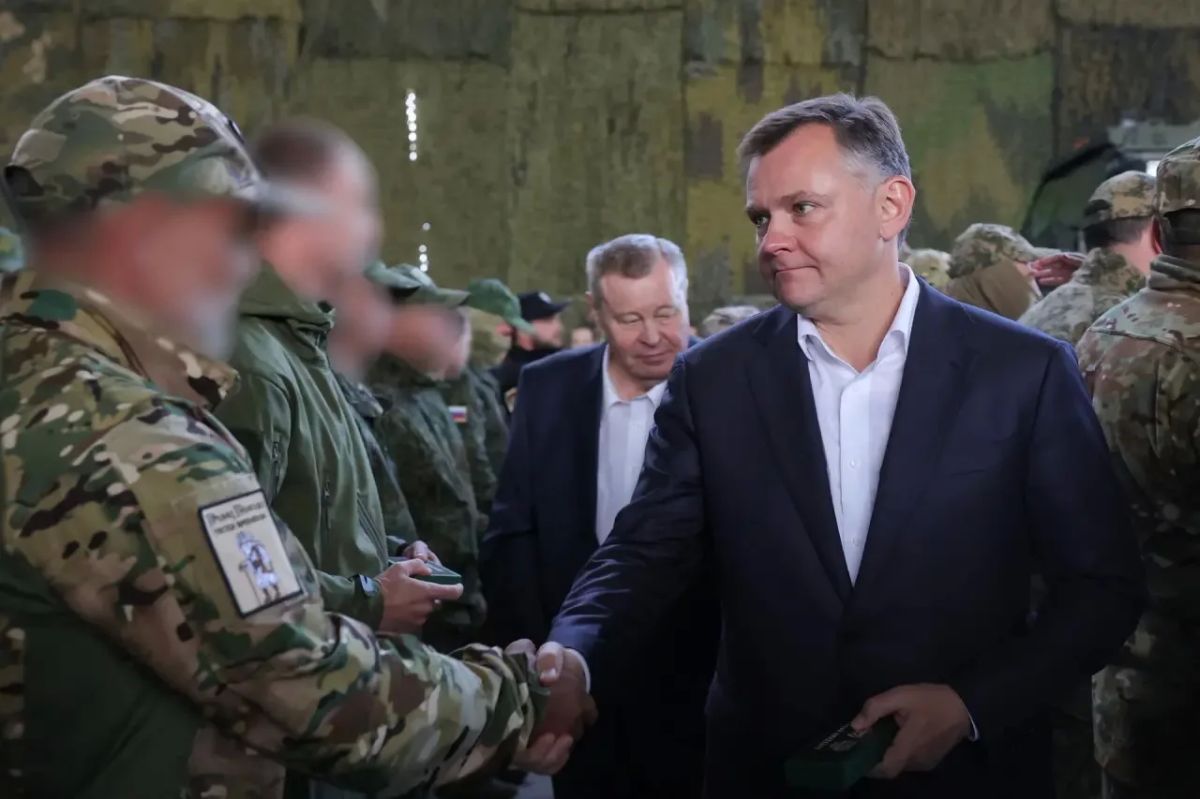 Юрий Слюсарь: Вместе с первым вице-премьером Денисом Мантуровым и Народным фронтом передали военнослужащим очередную партию техники, оборудования и необходимых вещей Юрий Слюсарь: Вместе с первым вице-премьером Денисом Мантуровым и Народным фронтом передали военнослужащим очередную партию техники, оборудования и необходимых вещей