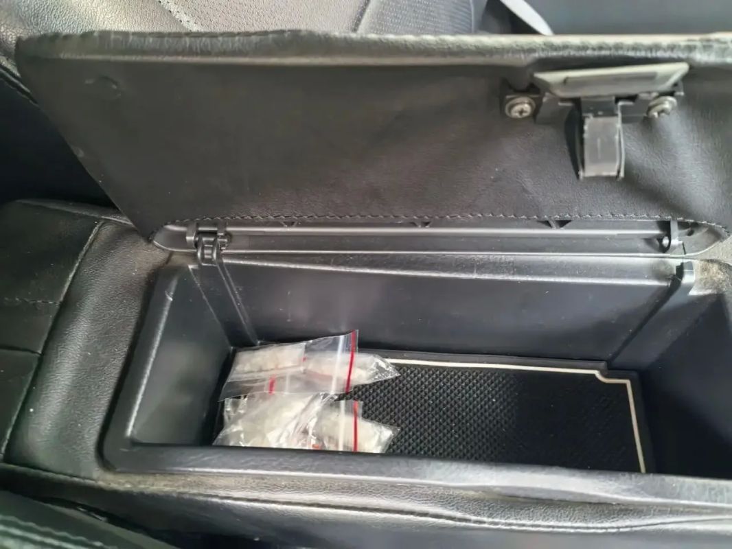 В Таганроге полицейские задержали двоих закладчиков с крупной партией наркотиков В Таганроге полицейские задержали двоих закладчиков с крупной партией наркотиков