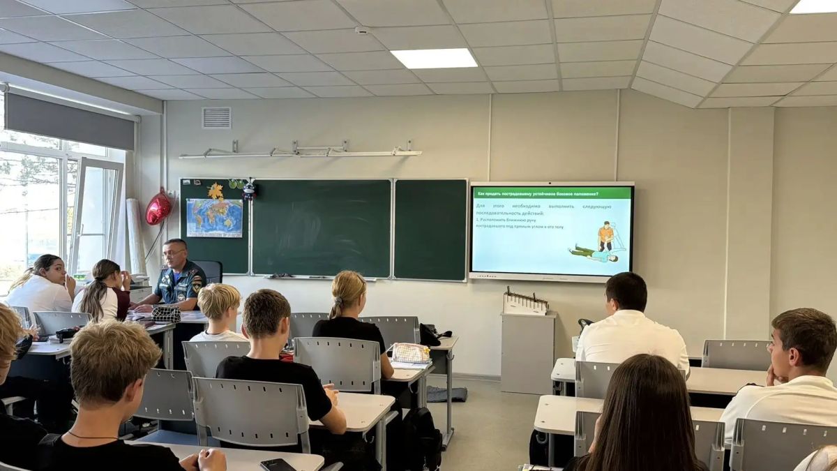 Безопасность начинается с каждого из нас! В честь Дня гражданской обороны обучаем школьников спасать жизни! Безопасность начинается с каждого из нас! В честь Дня гражданской обороны обучаем школьников спасать жизни!