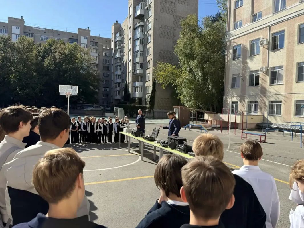 Школьники Ростова-на-Дону попробовали себя в роли криминалистов Школьники Ростова-на-Дону попробовали себя в роли криминалистов