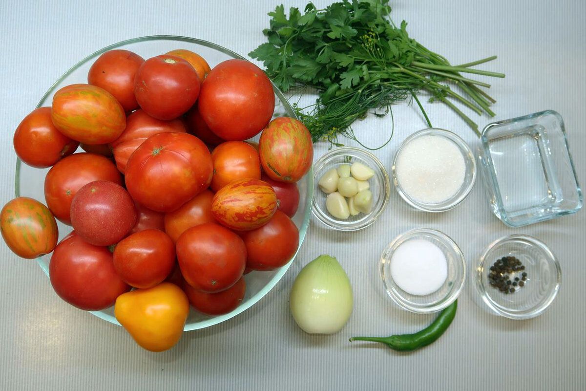Ароматные маринованные помидоры дольками на зиму: легко и вкусно