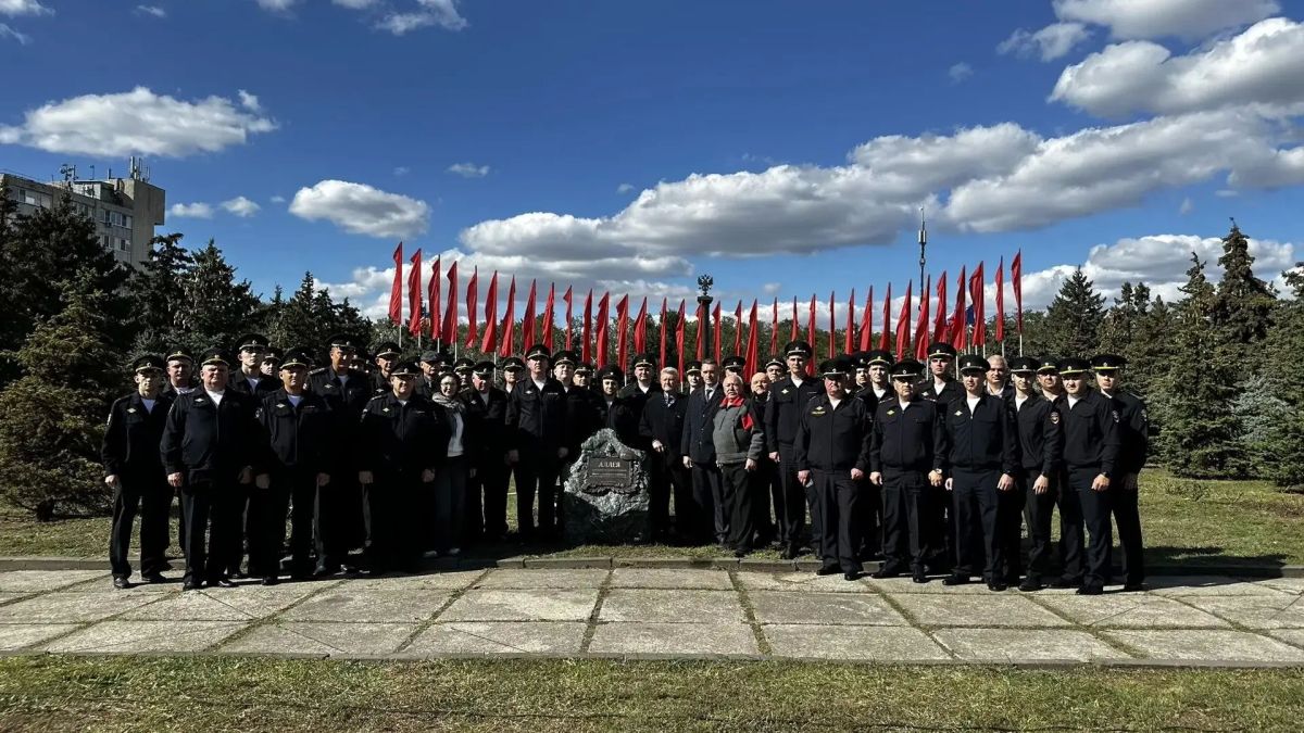 В Ростове-на-Дону состоялась торжественная церемония открытия аллеи донского уголовного розыска В Ростове-на-Дону состоялась торжественная церемония открытия аллеи донского уголовного розыска