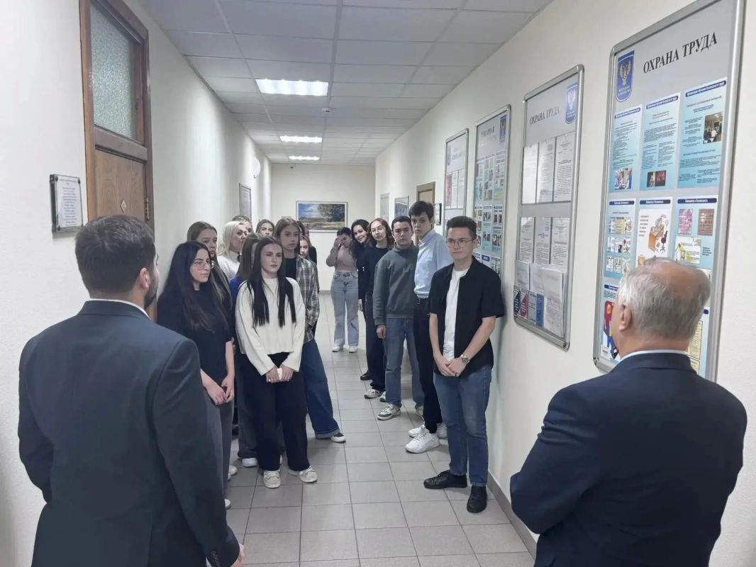1 и 2 октября Молодёжным советом Управления Федерального казначейства по Ростовской области совместно с руководящим составом Управления был организован и проведён День открытых дверей Управления Федерального казначейства по... 1 и 2 октября Молодёжным советом Управления Федерального казначейства по Ростовской области совместно с руководящим составом Управления был организован и проведён День открытых дверей Управления Федерального казначейства по...