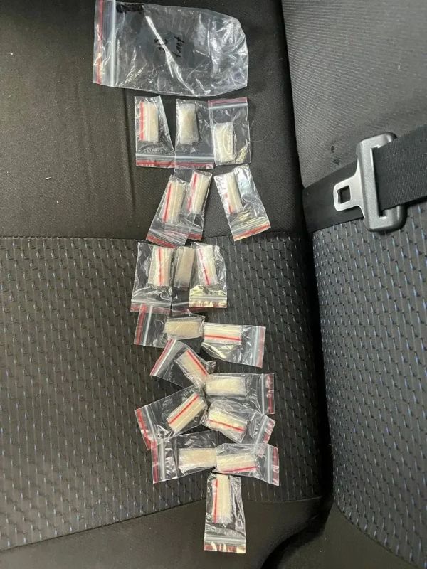 В Таганроге полицейские задержали двоих закладчиков с крупной партией наркотиков