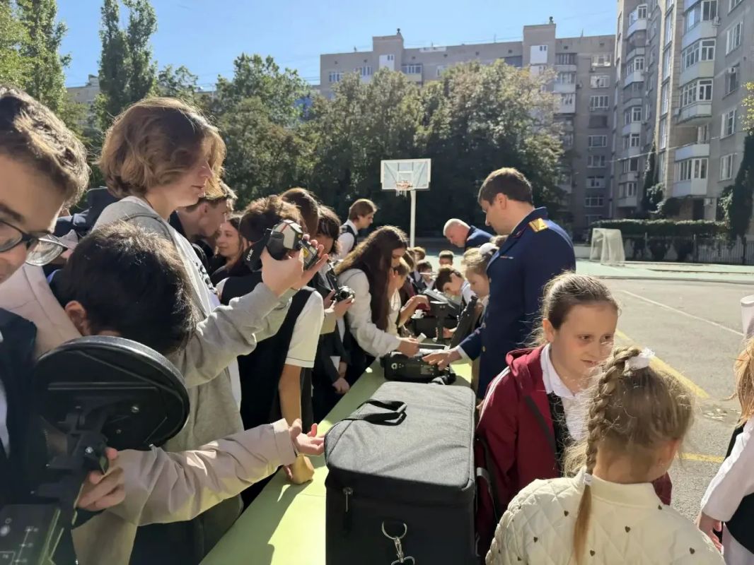 Школьники Ростова-на-Дону попробовали себя в роли криминалистов Школьники Ростова-на-Дону попробовали себя в роли криминалистов