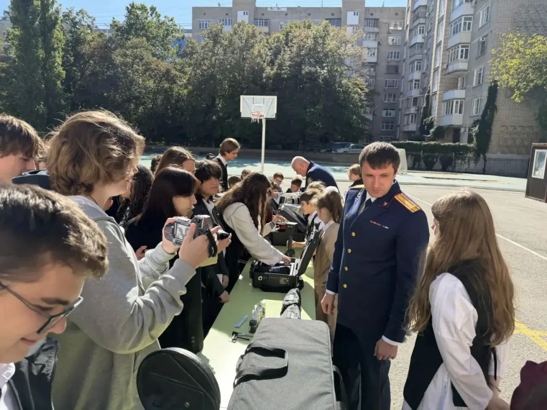 Школьники Ростова-на-Дону попробовали себя в роли криминалистов Школьники Ростова-на-Дону попробовали себя в роли криминалистов