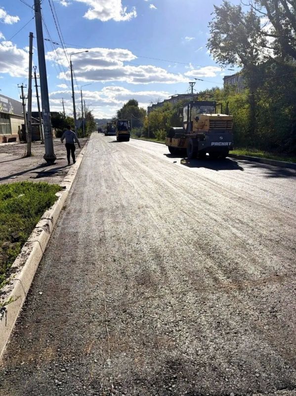 Продолжаются дорожные работы на улице Петрова Продолжаются дорожные работы на улице Петрова