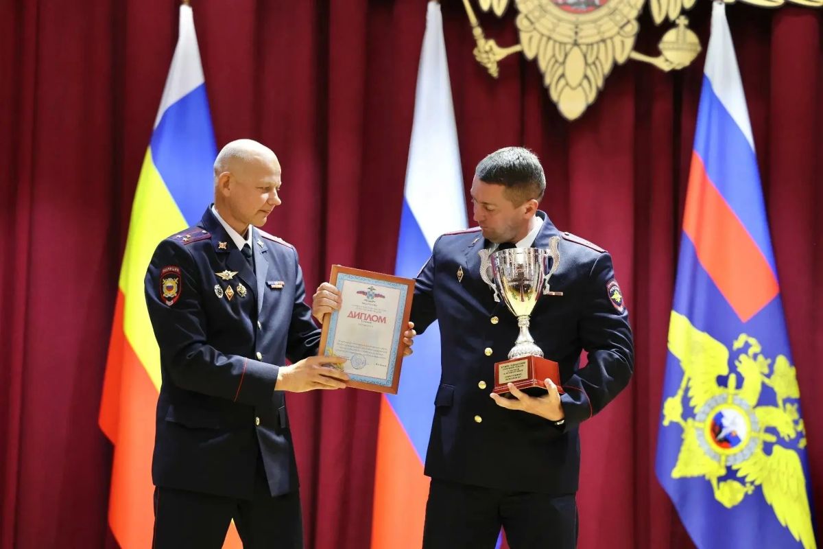 День уголовного розыска: в донском Главке состоялась торжественная церемония награждения лучших сотрудников День уголовного розыска: в донском Главке состоялась торжественная церемония награждения лучших сотрудников