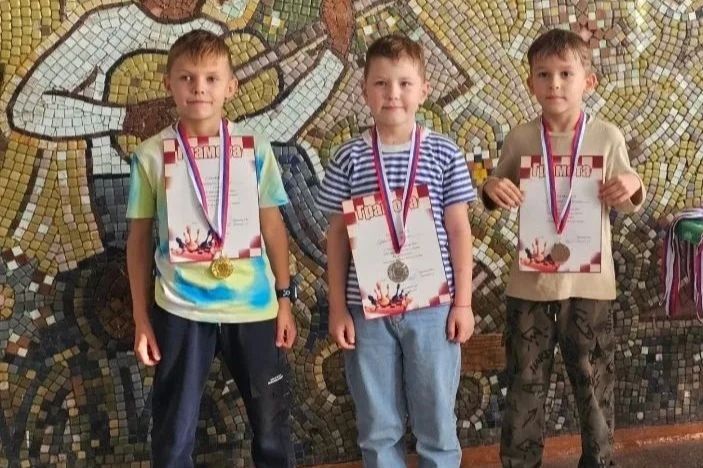 Юные шахматисты из города Шахты завоевали 13 призовых мест на зональном этапе Гран-При в Красном Сулине Юные шахматисты из города Шахты завоевали 13 призовых мест на зональном этапе Гран-При в Красном Сулине